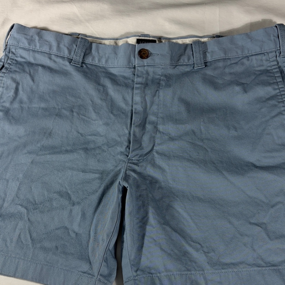 J. Crew mens light blue basic flat front 7" inseam chino shorts - size 38